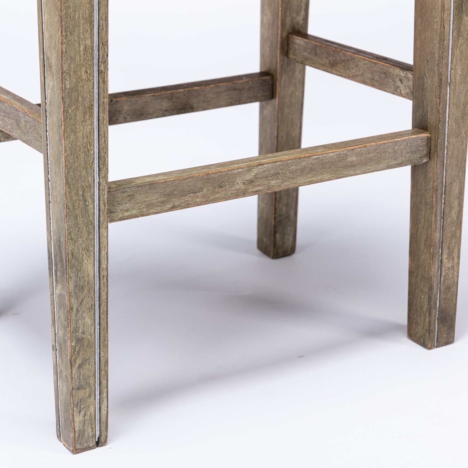 wooden legs bar stools